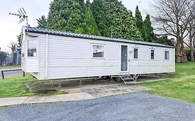 Lovely Caravan At Lower Hyde Holiday Park, Isle Of Wight Ref 24001G